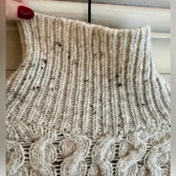 (8)MADEWELL•CableKnit•TurtleNeck•Sweater •80%wool 20%Nylon• Size Medium - Picture 8 of 9